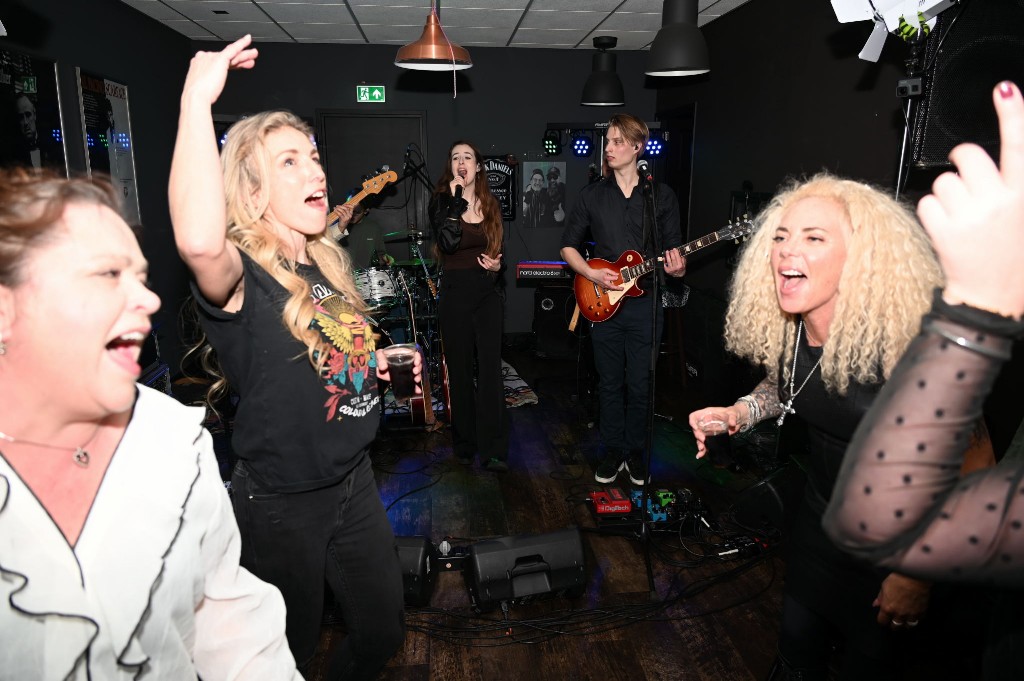 ../Images/10 jaar Ro's Barbershop 118.jpg